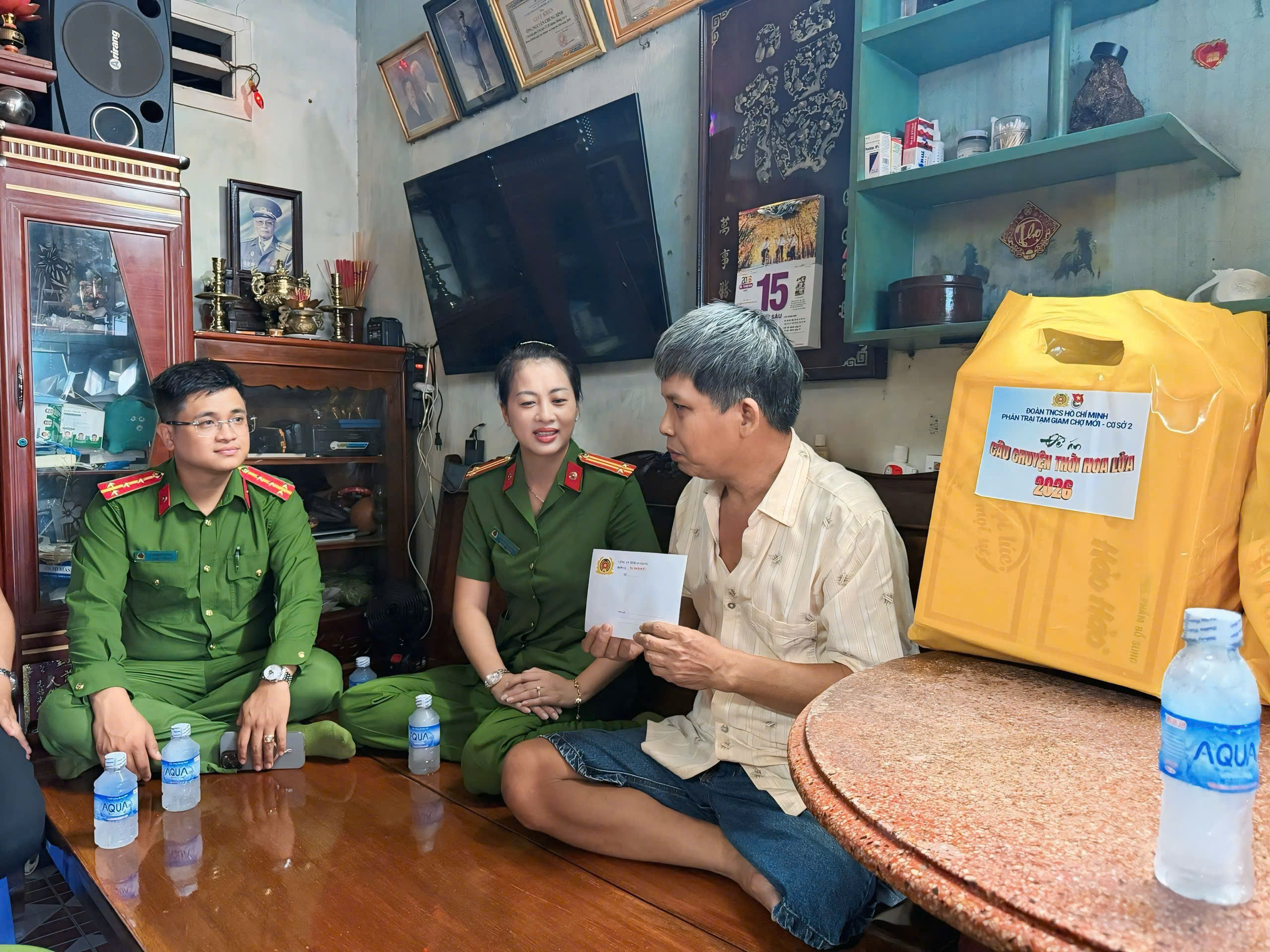 Thăm hỏi Người có công