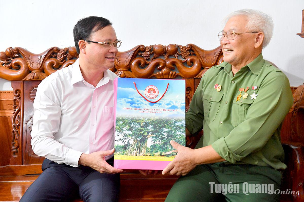 NGƯỜI LÍNH TỪ TUYÊN QUANG TRỞ VỀ VỚI MẢNH ĐẤT QUÊ HƯƠNG