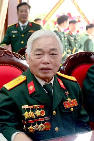 Câu chuyện thời hoa lửa Người anh hùng dùng chính cơ thể mình để giữ mạch thông tin giữa mưa bom