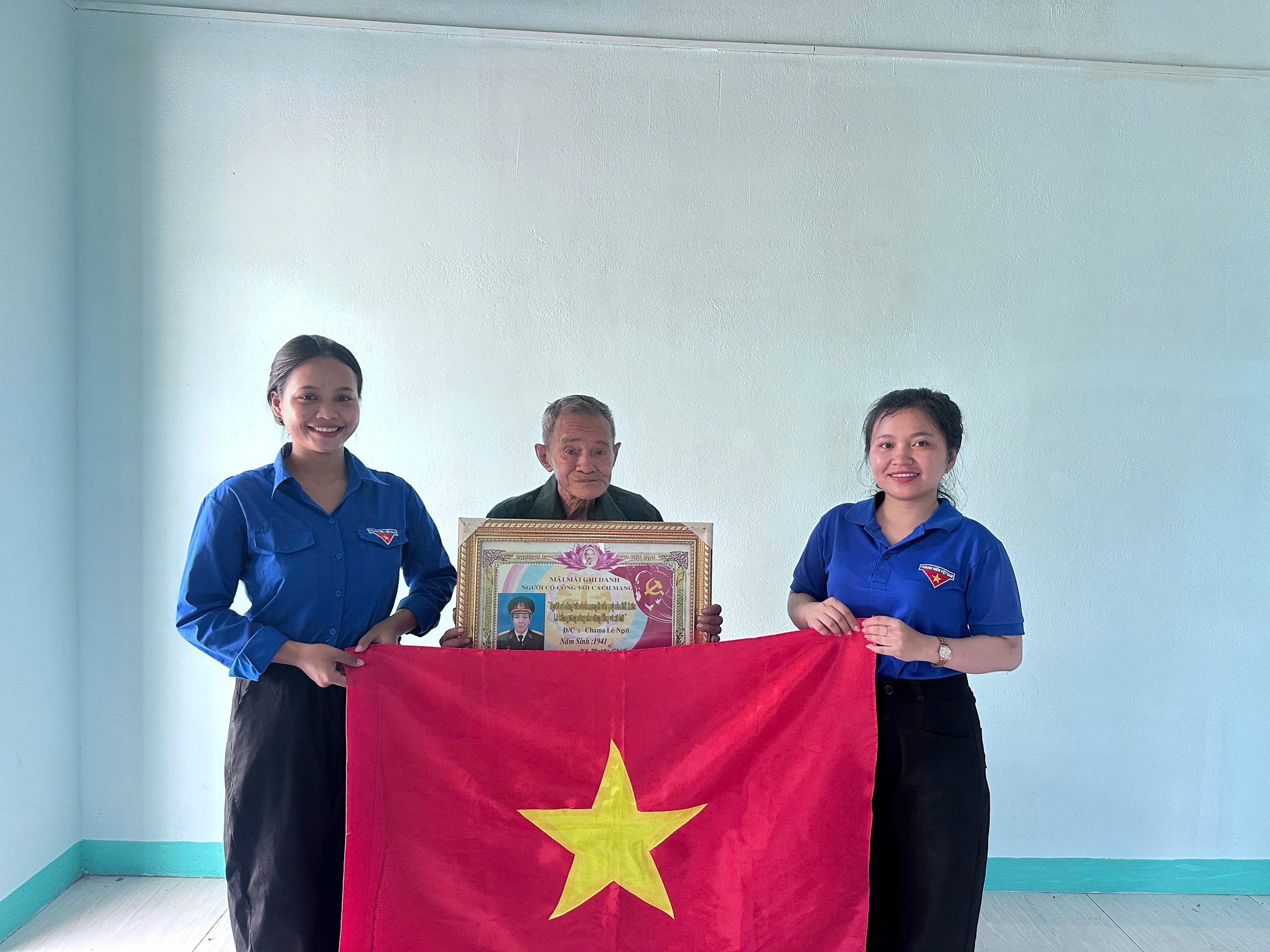 Đi qua bom đạn, đói rét bằng tình đồng đội và một niềm tin không lay chuyển