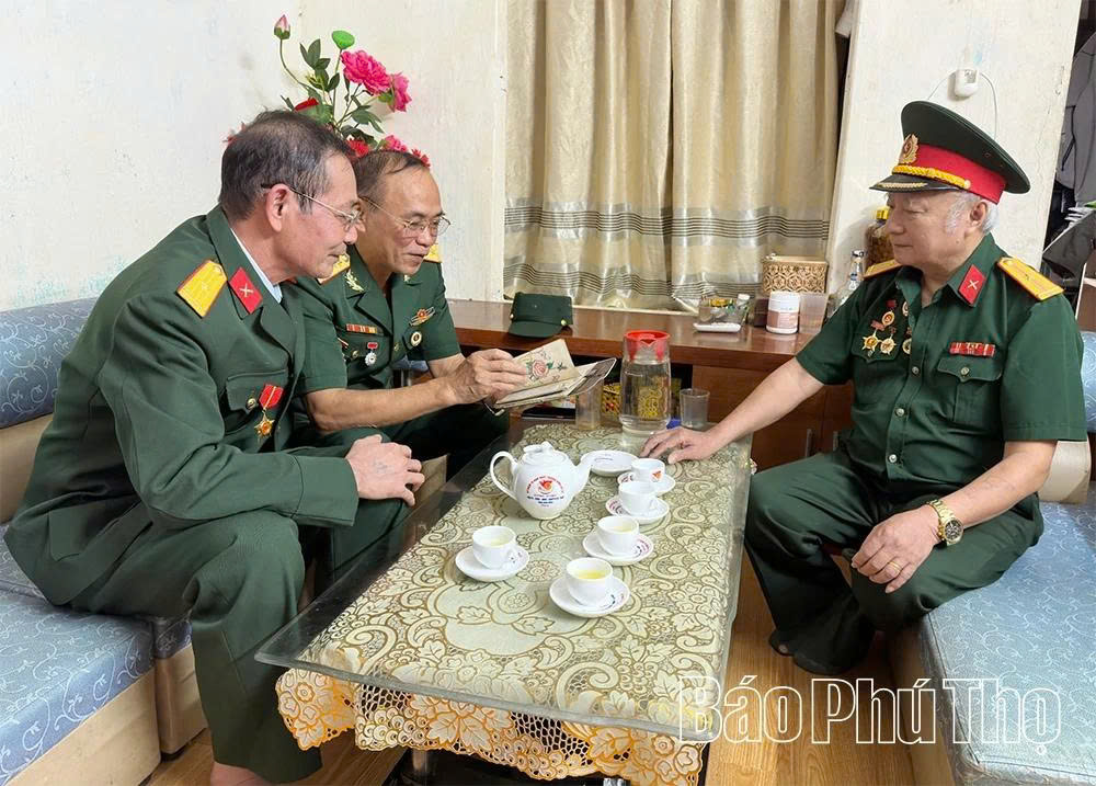 NHỮNG NGƯỜI LÍNH NĂM XƯA VÀ HÀNH TRÌNH TRUYỀN LỬA