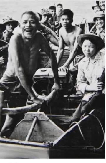81 ngày đưa đò trên dòng sông máu