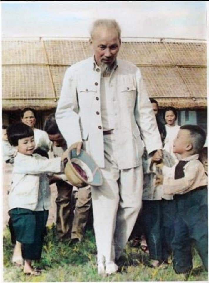 Người cha già kính yêu của dân tộc.