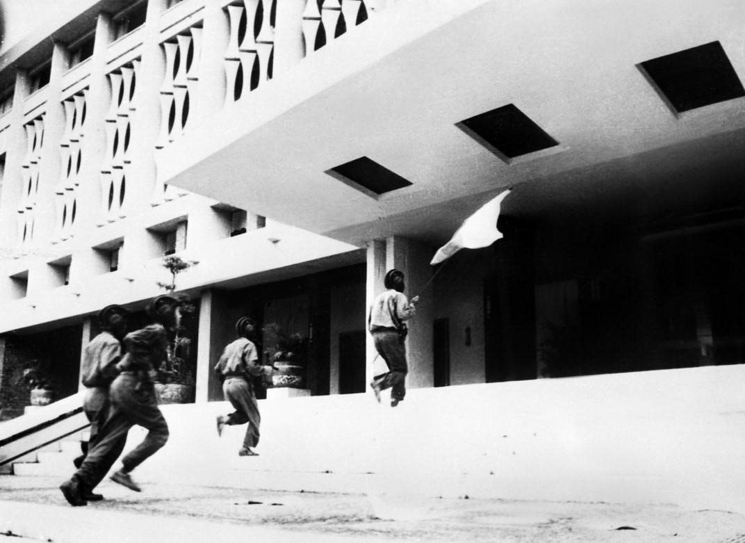 MÙA XUÂN 1975 – NHỮNG NGÀY THẦN TỐC - TẬP 8: 11 GIỜ 30 PHÚT