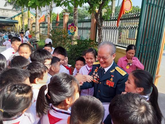 TỪ NGƯỜI LÍNH TRỞ VỀ ĐẾN NGƯỜI GIỮ KÝ ỨC