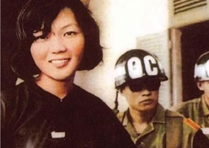 Nụ cười chiến thắng - Ngọn lửa niềm tin của tuổi trẻ thời hoa lửa