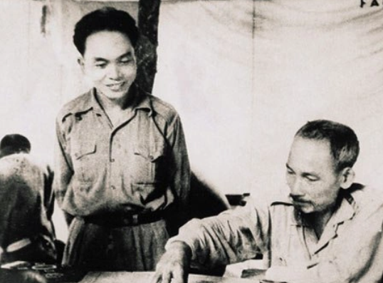 ĐẠI TƯỚNG VÕ NGUYÊN GIÁP – NGƯỜI ĐI QUA THỜI HOA LỬA
