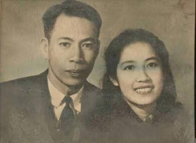 NGƯỜI BÁC SĨ MỔ SỌ NÃO BẰNG ĐỤC THỢ MỌC