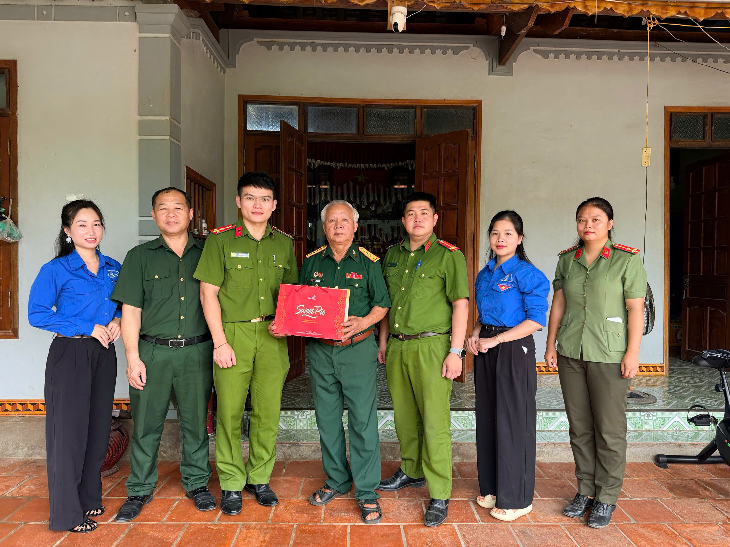 Ký Ức Người Trở Về Từ Cổng Trời