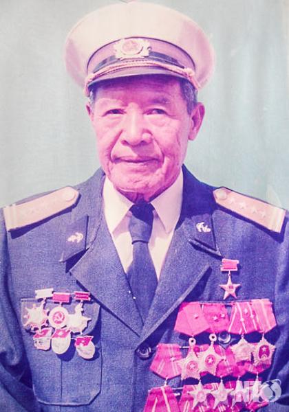 HƯỞNG ỨNG LỜI GỌI CỦA TỔ QUỐC VÀ HẬU PHƯƠNG VỮNG CHẮC