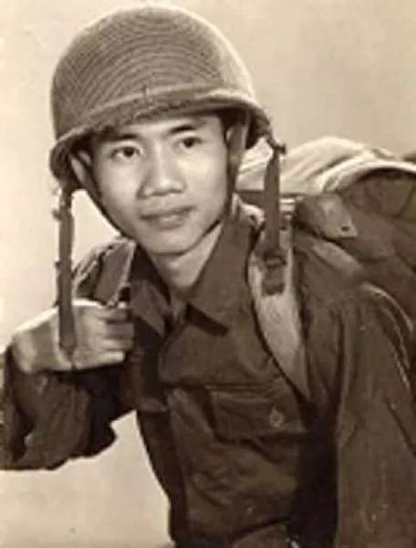 Giữa binh nghiệp và âm nhạc