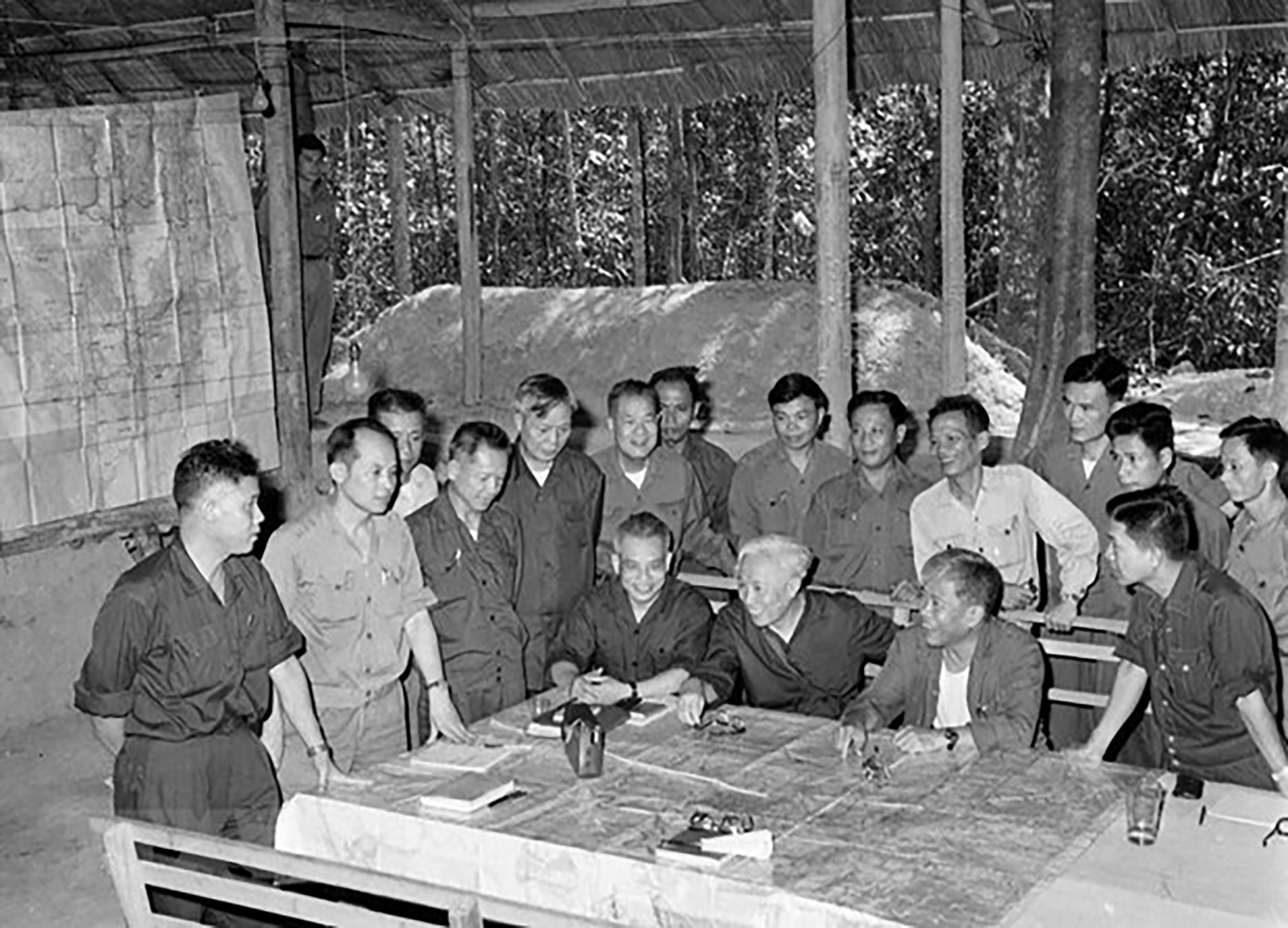 CHIẾN DỊCH HỒ CHÍ MINH VÀ KHÁT VỌNG THỐNG NHẤT NON SÔNG