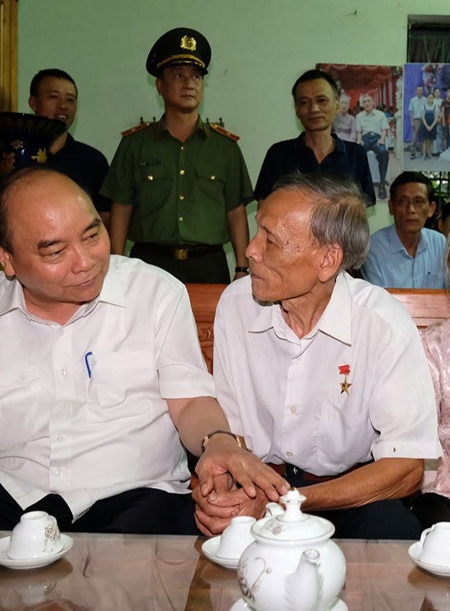 ANH HÙNG PHẠM VIẾT ĐỨC