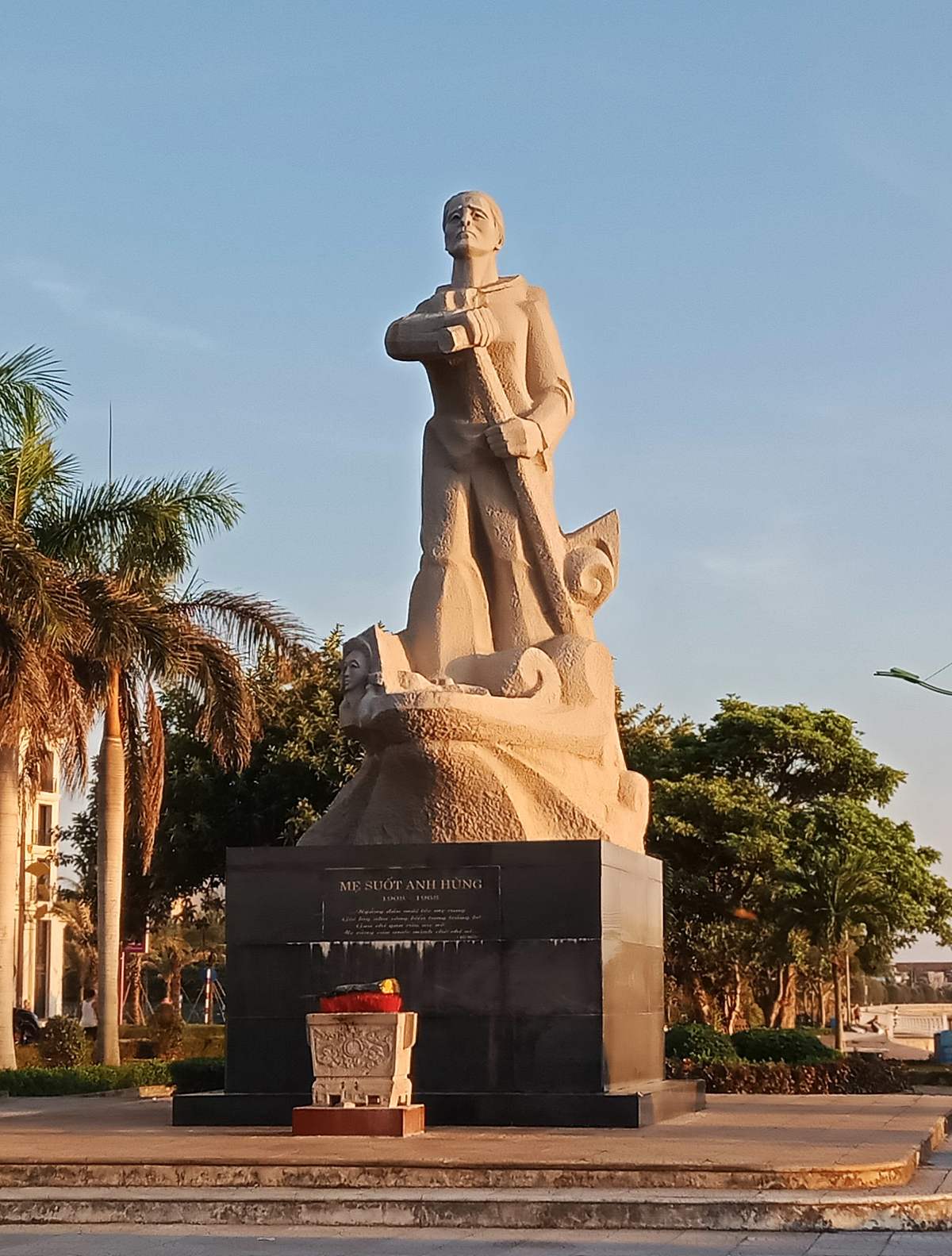 "Mẹ Suốt – người phụ nữ bên dòng Nhật Lệ"