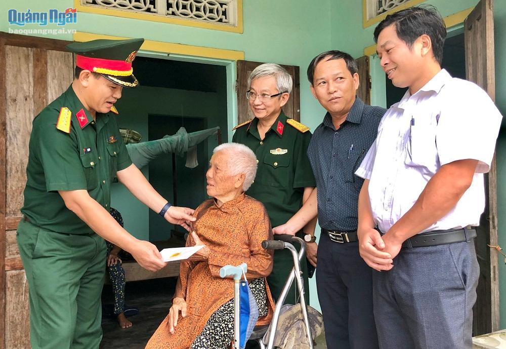 BÀ MẸ VIỆT NAM ANH HÙNG NGUYỄN THỊ CÁI Ba lần tiễn con đi – ba lần khóc thầm lặng lẽ
