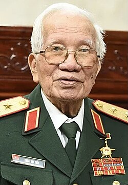 Trung tướng, Anh hùng LLVTND Khuất Duy Tiến