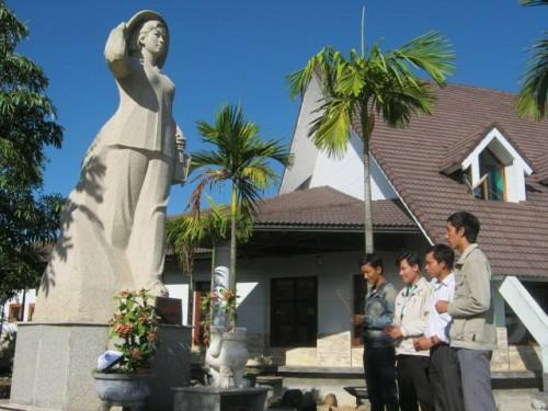 BÁC SĨ ĐẶNG THÙY TRÂM – MỘT TRÁI TIM GIỮA LỬA ĐẠN