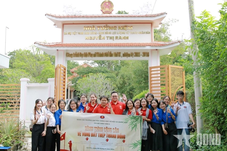 Hơn Cả Một Tượng Đài:  Bà mẹ Việt Nam Anh Hùng – Nguyễn Thị Rành (Trường TH Giảng Võ sưu tầm)