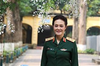 Trung tướng Lê Thu Hà sinh năm 1957, là nữ Trung tướng đầu tiên của Quân đội Nhân dân Việt Nam.