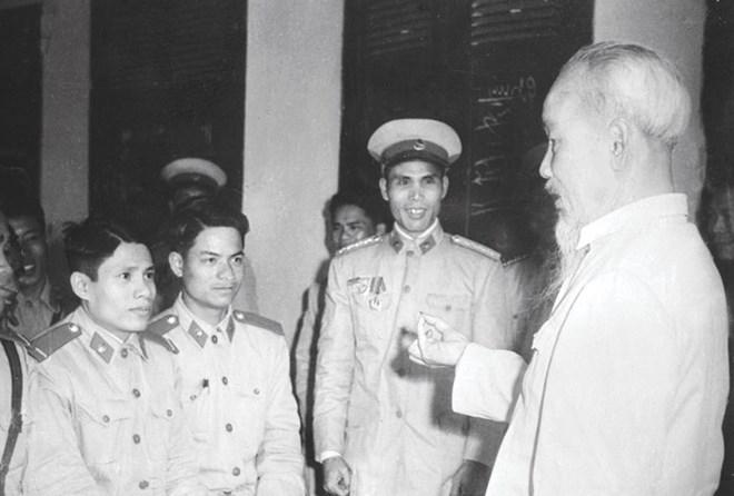BÁC CŨNG PHẢI TRÌNH GIẤY