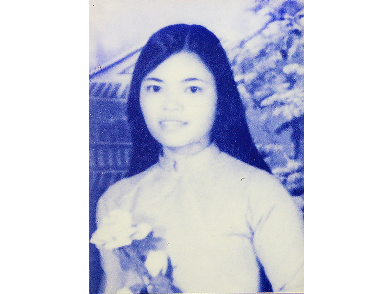 Chủ nhân đôi dép săm-pô rỗng đế