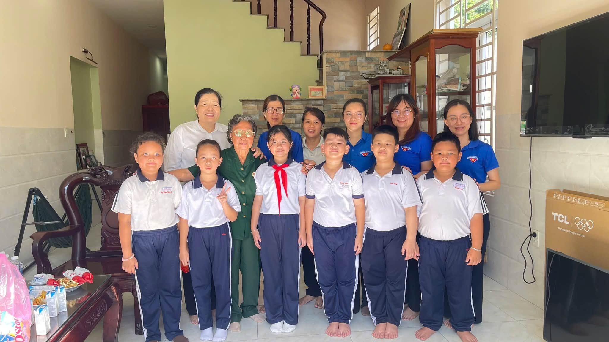 Tấm gương kiên trung của Nữ quân y sĩ - Nguyễn Thị Huệ