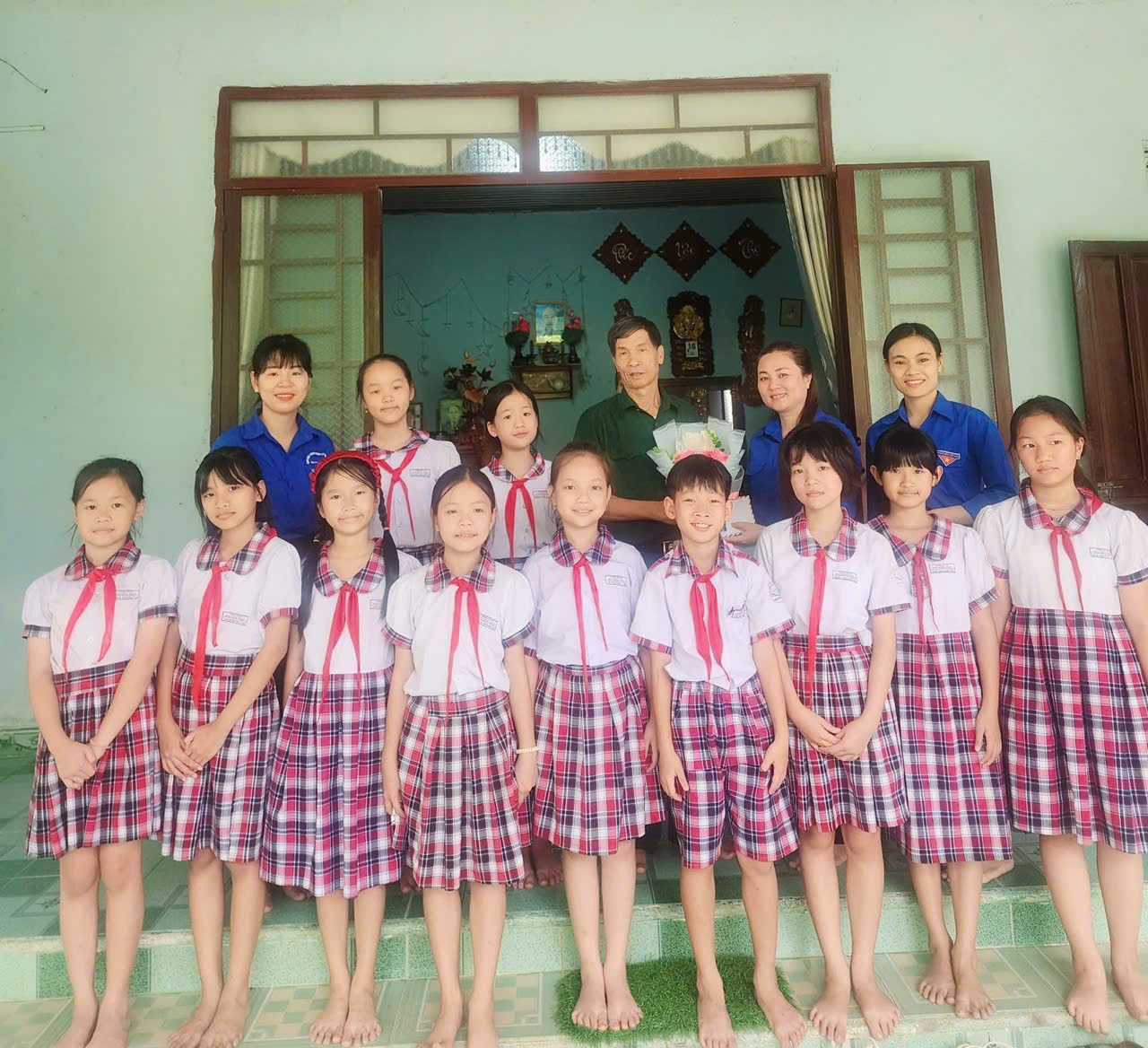 Bảo vệ lợi ích quốc gia và giữ vững đường lối đối ngoại độc lập, tự chủ