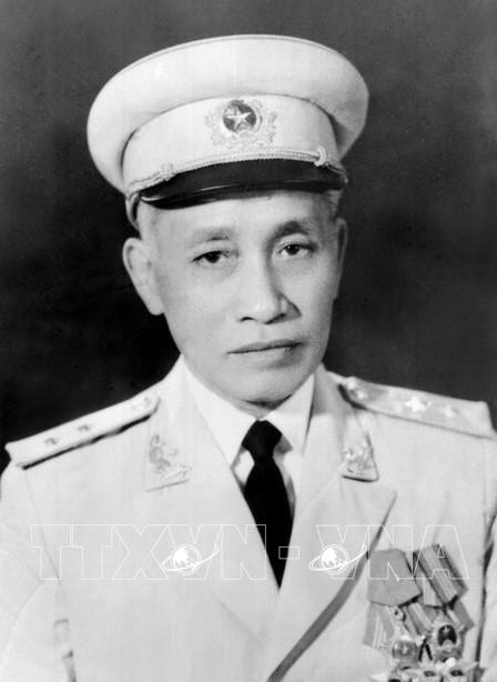 Đất nước hòa bình, ông ra mặt trận