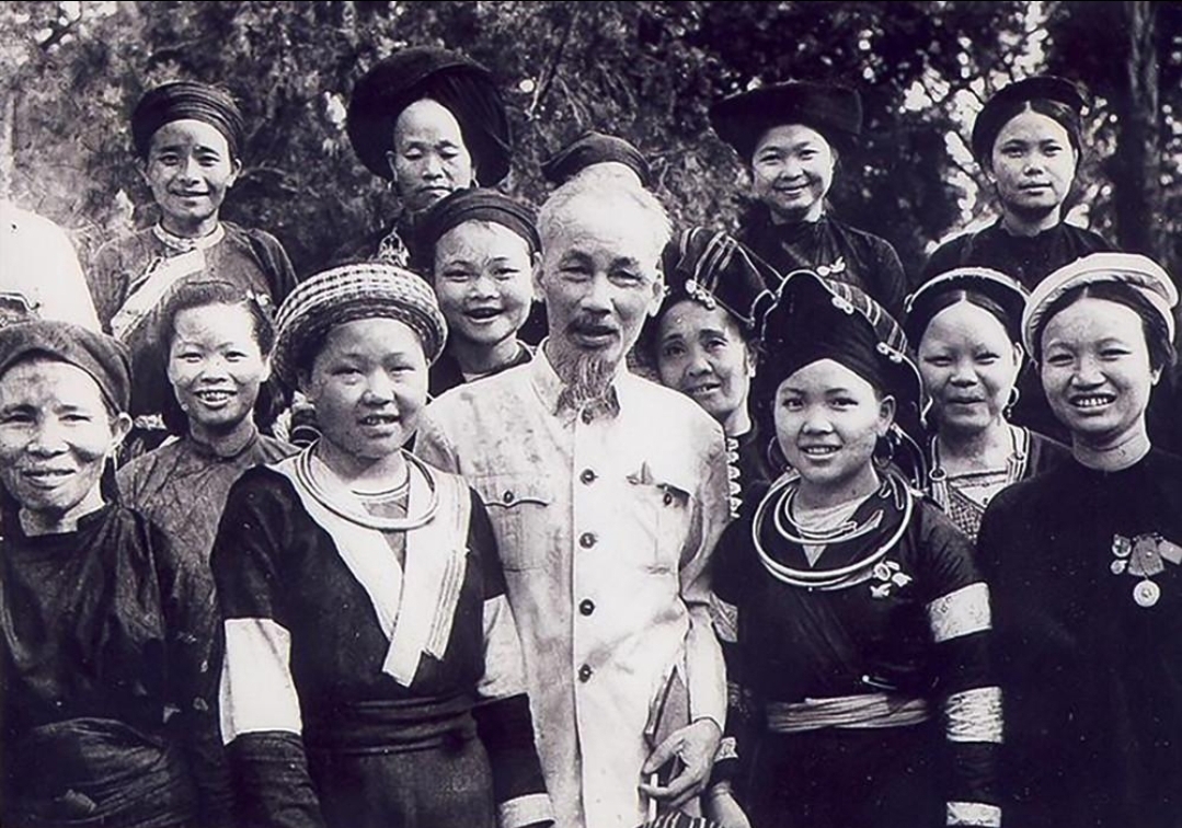 Chiếc áo ấm của bác