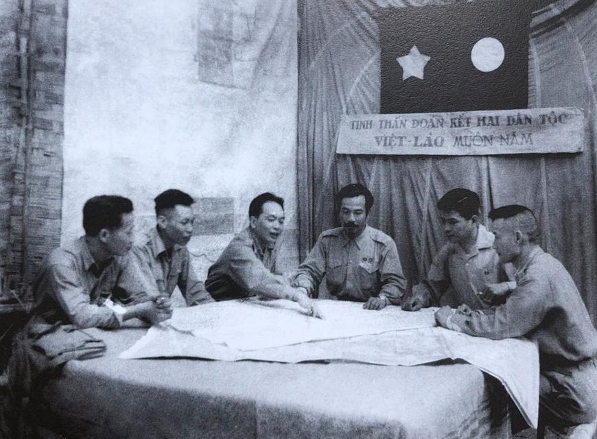 VƯƠNG THỪA VŨ VÀ CHIẾN DỊCH THƯỢNG LÀO 1953 – “QUÂN TIÊN PHONG” VƯỢT BIÊN GIỚI, TIẾN VỀ SẦM NƯA