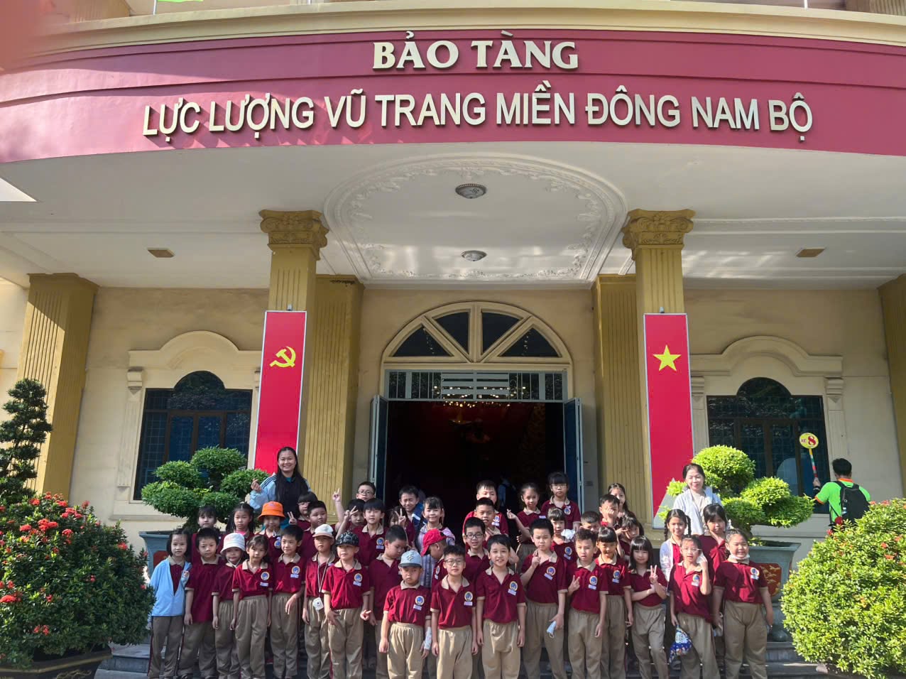 HÀNH TRÌNH KẾT NỐI LỊCH SỬ TRẢI NGHIỆM NGOẠI KHÓA TẠI BẢO TÀNG LỰC LƯỢNG VŨ TRANG MIỀN ĐÔNG NAM BỘ.