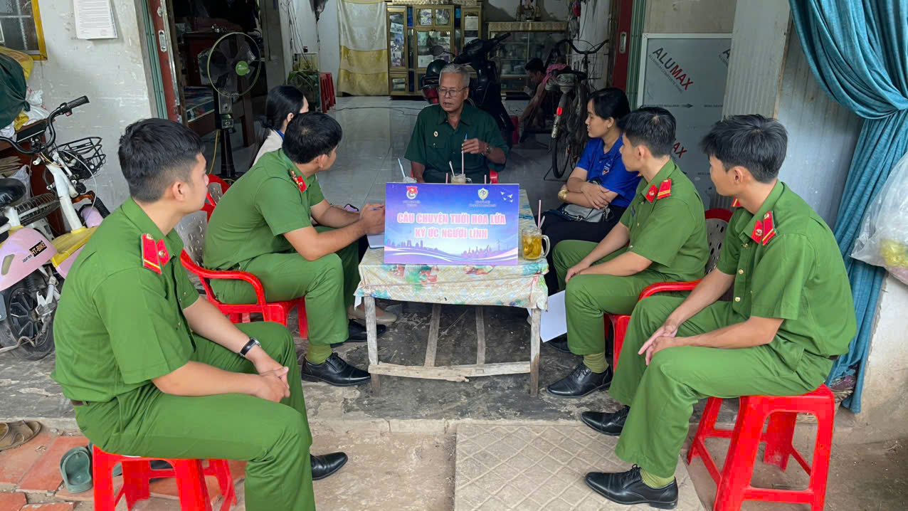 Người thanh niên tuổi mười tám trên cánh đồng Chữ U