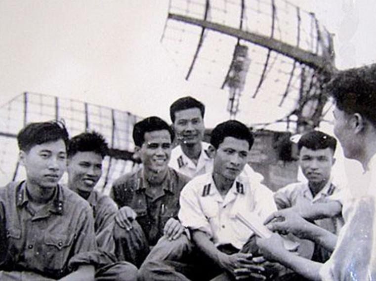 Kỳ 6: Ngày bầu trời nổi lửa