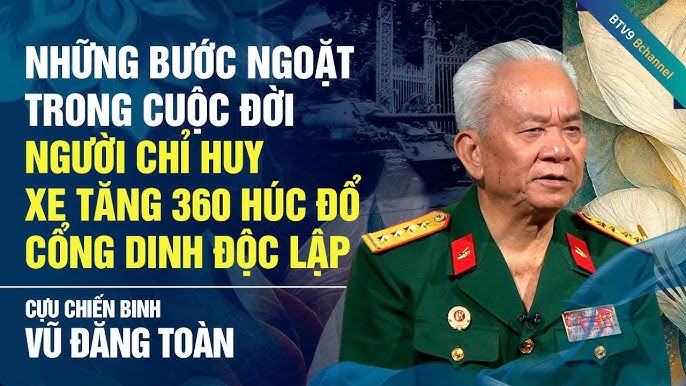 Xe tăng húc đổ cổng Dinh Độc Lập