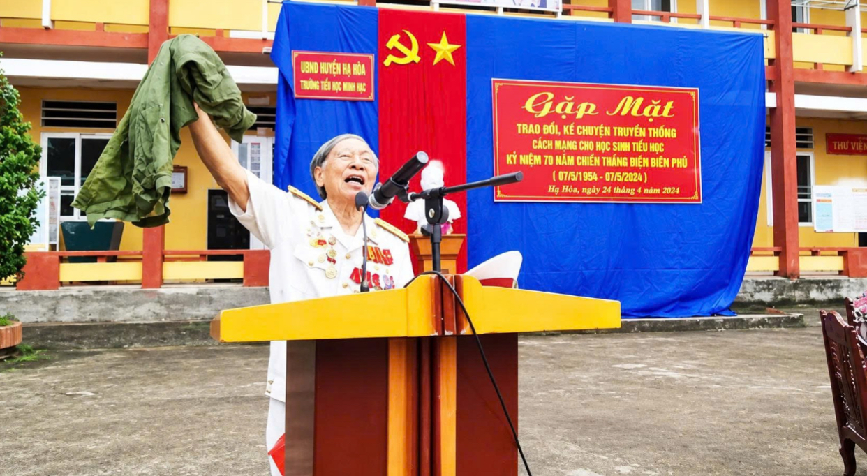 Cựu chiến binh Nguyễn Hưng Canh và hành trình truyền lửa lịch sử cho thế hệ trẻ.