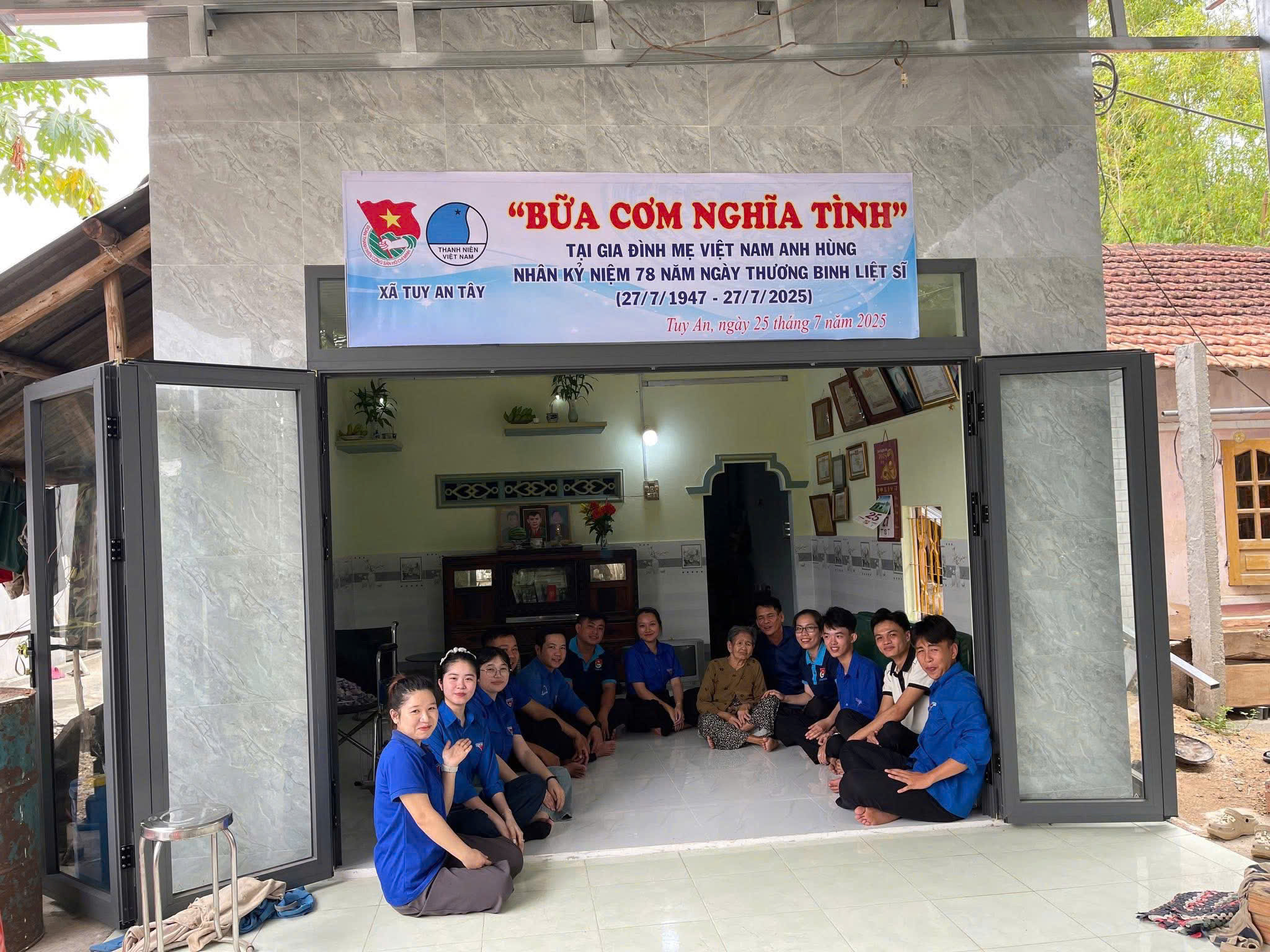 Thời hoa lửa: câu chuyện của Mẹ Việt Nam anh hùng Trần Thị Khảm