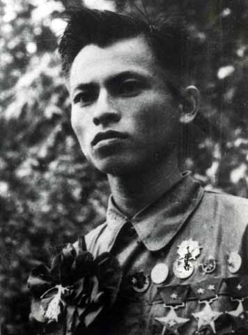 Khởi nguồn của một huyền thoại anh hùng