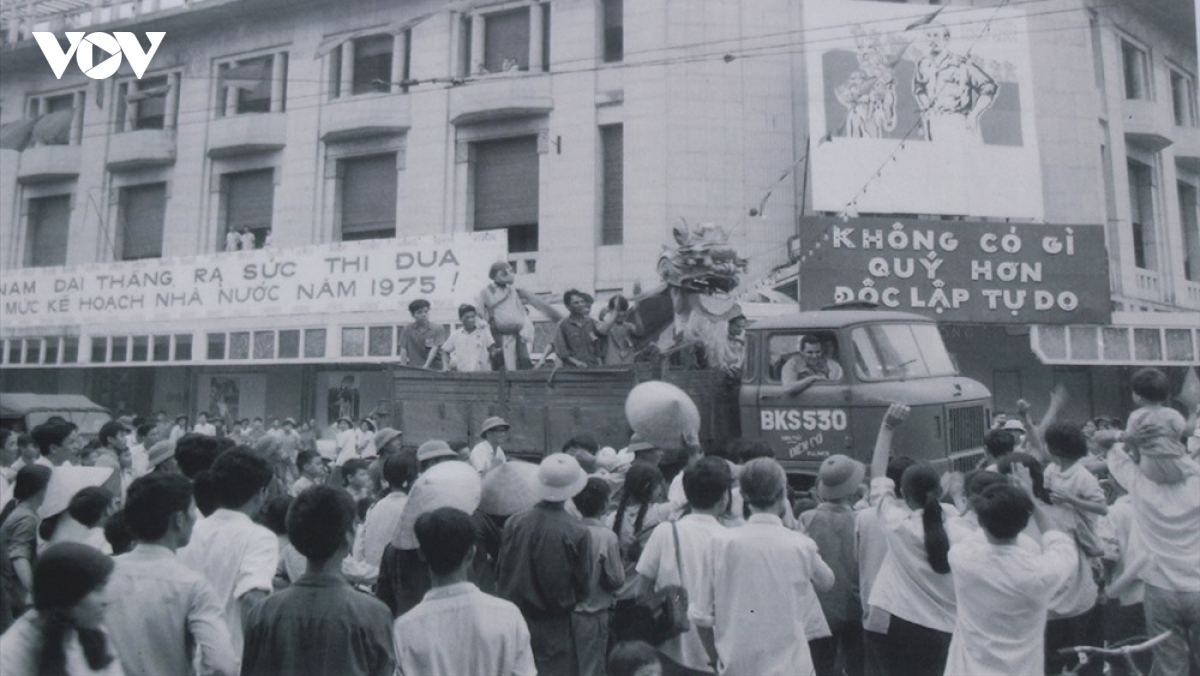 Xúc động nghe lại bài bình luận của Đài Tiếng nói Việt Nam ngày 30/4/1975