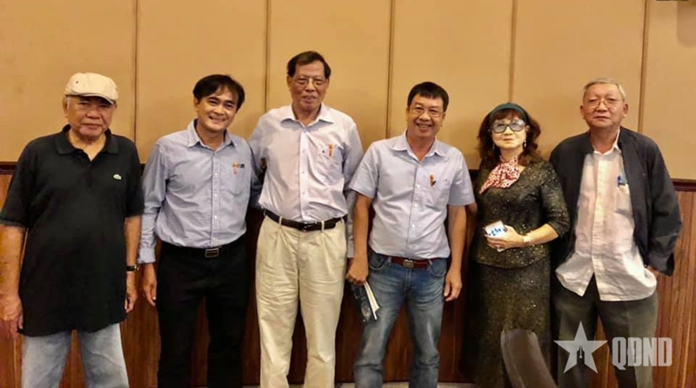 MÙI CỎ CHÁY BÊN TRẬN ĐỊA PHÁO