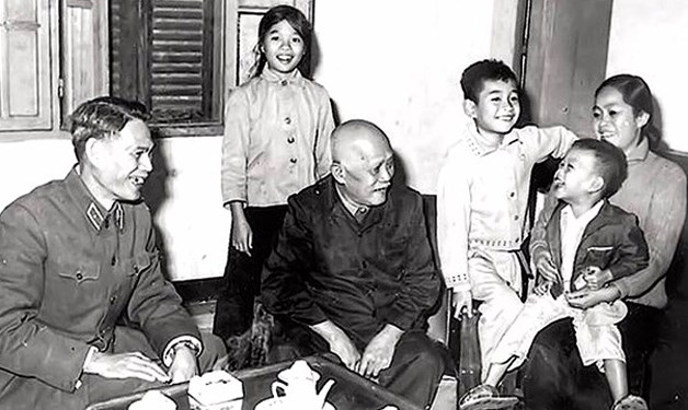 MỘT CON NGƯỜI BÌNH THƯỜNG VÀ VĨ ĐẠI