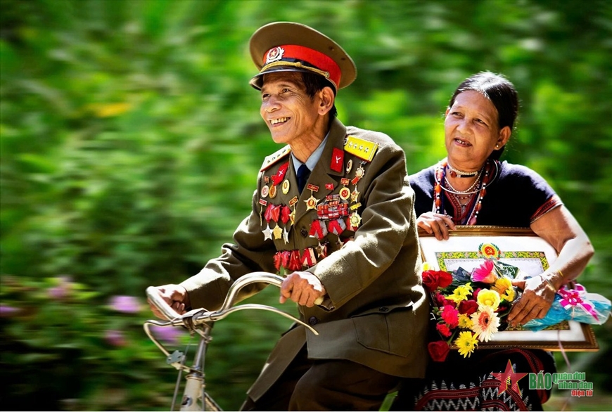 Dấu son của người con Cơ Tu.