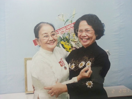 BÁC SĨ TẠ THỊ CHUNG ANH HÙNG Y TẾ TRONG THỜI CHIẾN VÀ THỜI BÌNH