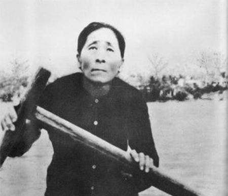 MÁI CHÈO TRÊN DÒNG NHẬT LỆ