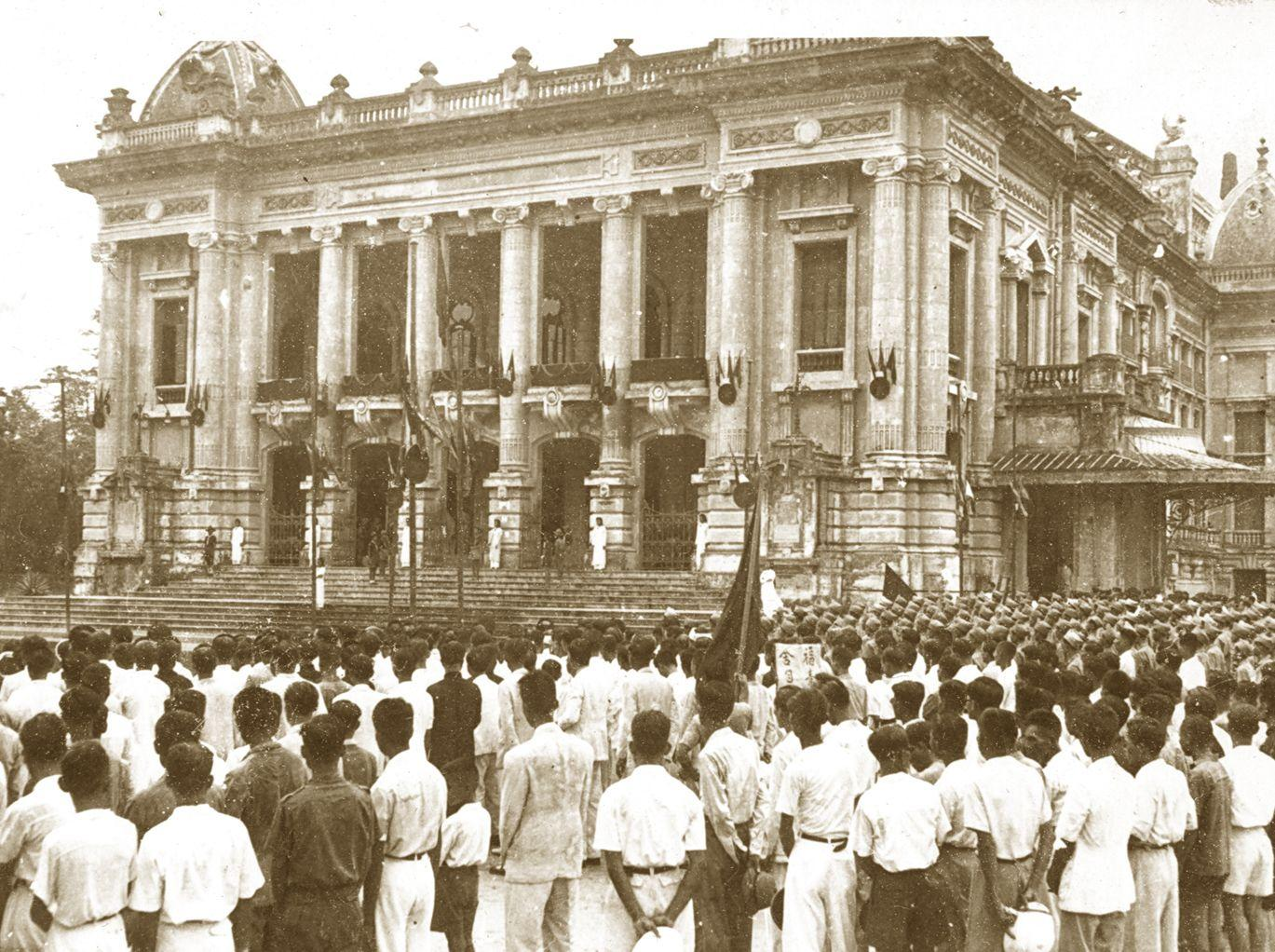 ĐÊM QUYẾT ĐỊNH Ở DỊCH VỌNG: CUỘC HỌP TRƯỚC NGÀY HÀ NỘI ĐỨNG LÊN GIÀNH CHÍNH QUYỀN