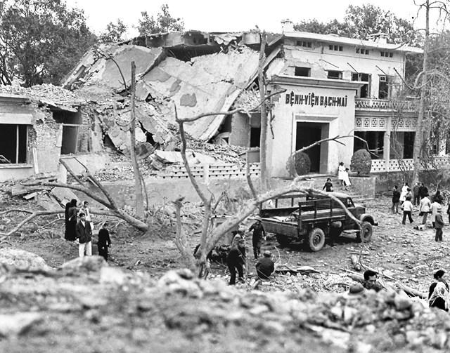 Bệnh viện Bạch Mai trong trận bom tháng 12 năm 1972