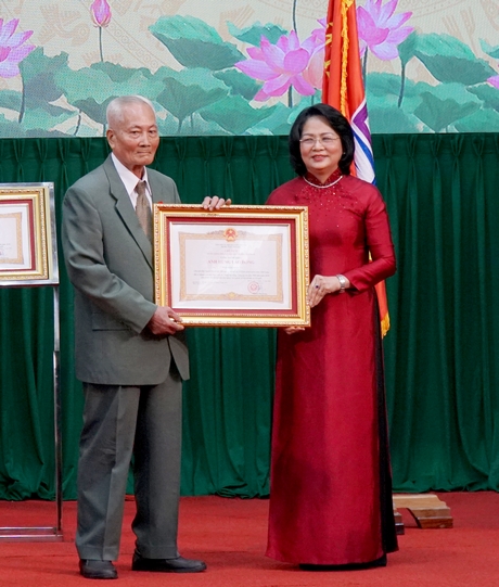 Anh hùng lao động thời kỳ đổi mới