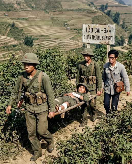 LÀO CAI 1979 – NHỮNG NGƯỜI LÍNH GIỮ BIÊN CƯƠNG GIỮA MÙA XUÂN LỬA ĐẠN--Bộ đội địa phương tỉnh Lào Cai tản thương ra khỏi mặt trận