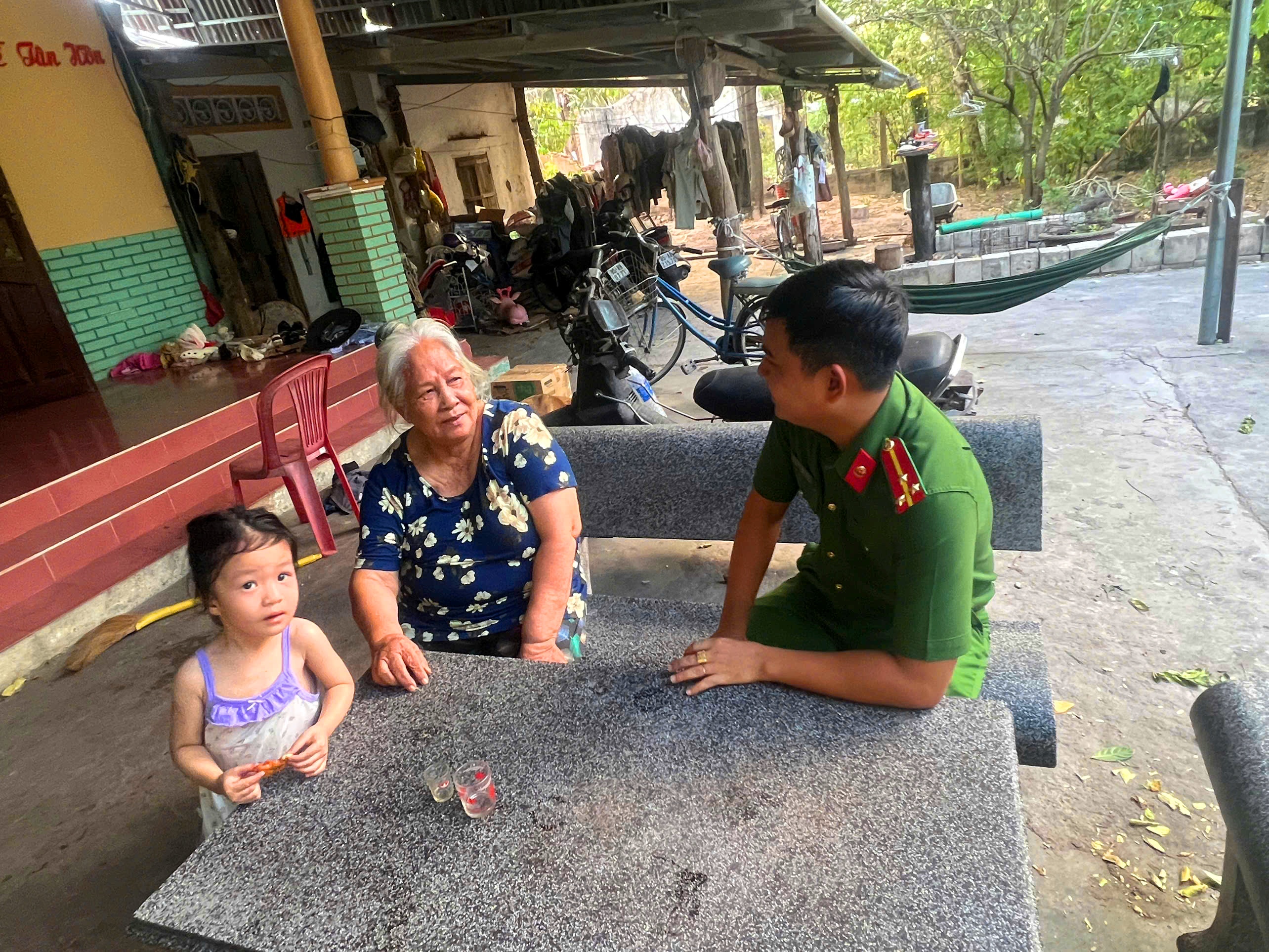 SON SẮT TÌNH ĐỒNG ĐỘI VÀ BÀI HỌC VỀ GIÁ TRỊ HÒA BÌNH CỦA CỰU THANH NIÊN XUNG PHONG ĐỖ THỊ VẬN, TỈNH KHÁNH HÒA