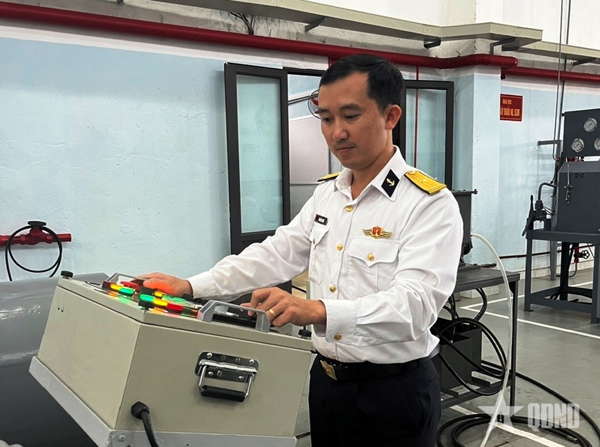 “Bác sĩ” của vũ khí dưới nước
