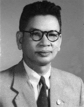 Lê Văn Tám: Người chiến sĩ đã tự châm lửa biến mình thành "đuốc sống" phá kho xăng địch.
